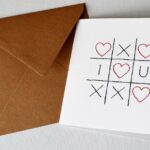 Tarjeta de papel Love Tic Tac Toe del Día de San Valentín