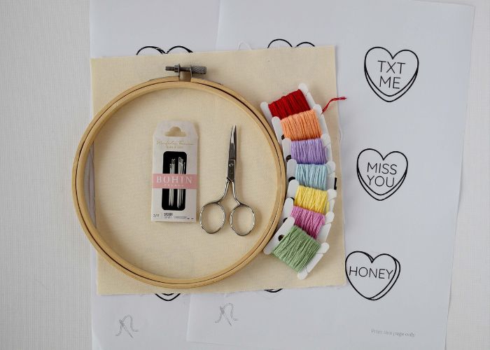 Herramientas y materiales para el proyecto DIY Corazón de caramelo